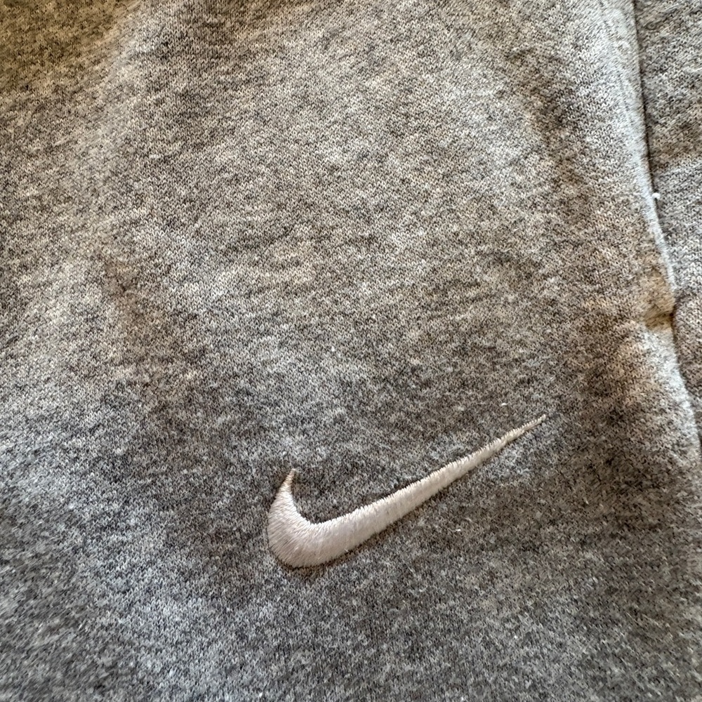 Nike-Women’s oversized, Nike Capri balloon sweatpants - Picture 2 of 3